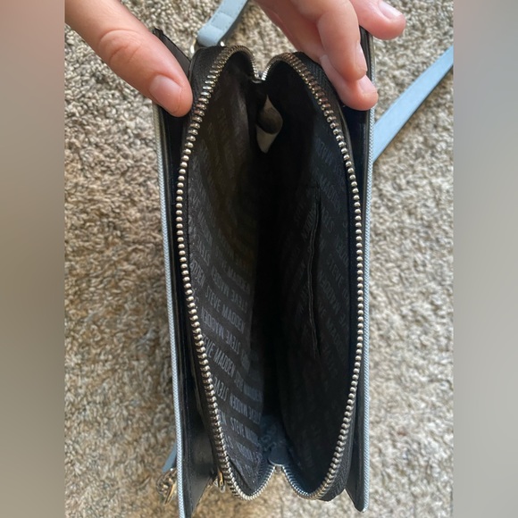 Steve Madden magnetic cross body bag - Picture 2 of 7